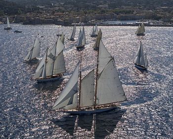 La 25esima edizione di Les Voiles de Saint-Tropez ha riunito circa 3.000 velisti, 250 barche